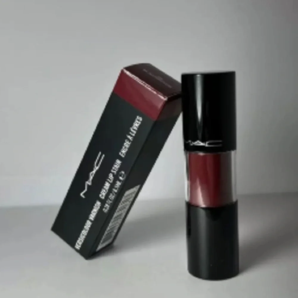 MAC Versicolour Varnish Cream Lip Stain in No Interruptions. .28‎ fl oz NIB